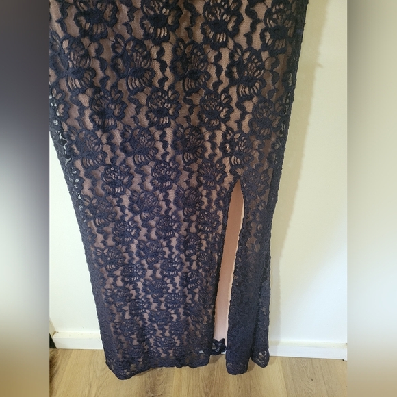 City Triangule Elegant Navy Lace Gown with Rhinestone Detail - Picture 16 of 16